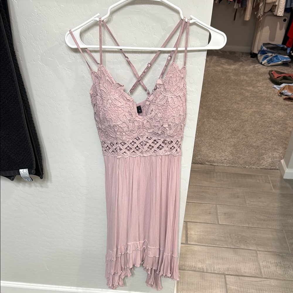 Boutique Lavender Lace Strappy Dress size M